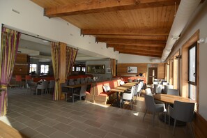 Abendessen, Blick auf den Strand