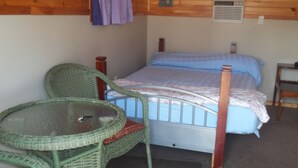 Cabin, 1 Queen Bed (#1) | Iron/ironing board (on request), free WiFi - Kincardine Guest Cottage Motel (Kincardine)