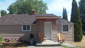 Cottage, 2 Bedrooms | Iron/ironing board (on request), free WiFi - Kincardine Guest Cottage Motel (Kincardine)
