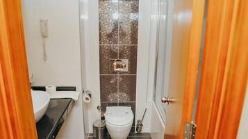 Een bad/douchecombinatie