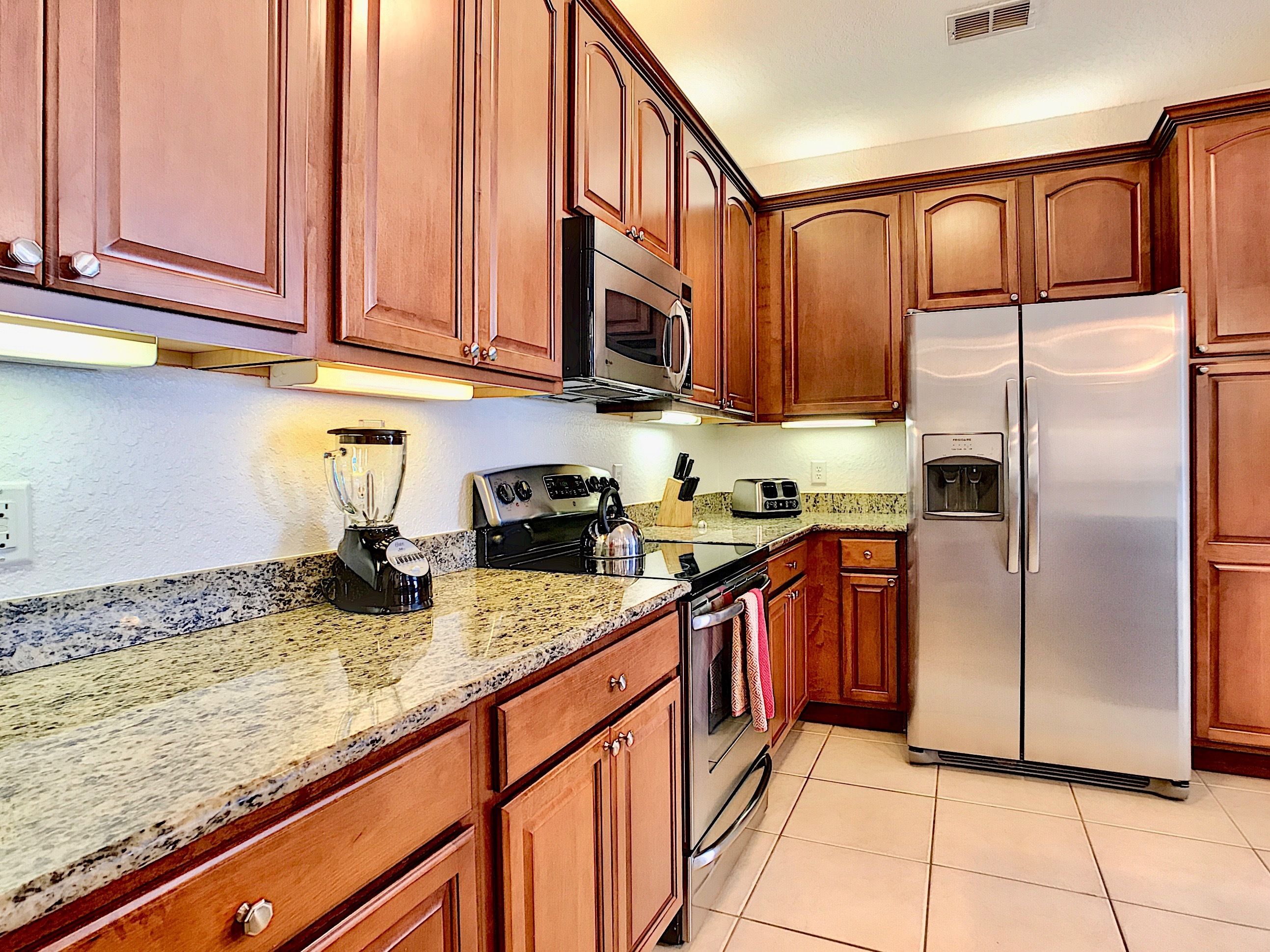 full-sized fridge, microwave, oven, stovetop