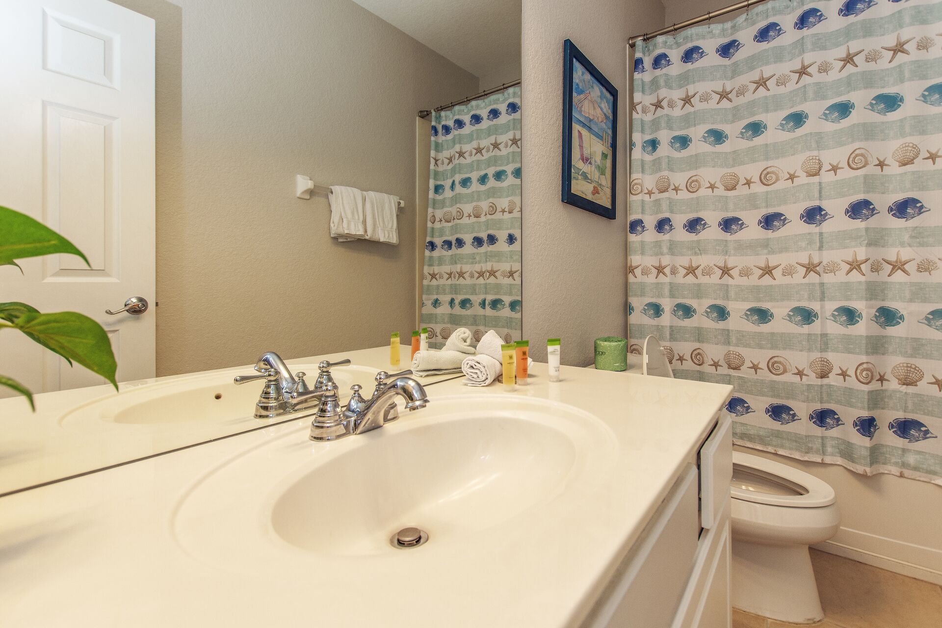 combined shower/bathtub, deep-soaking bathtub, hair dryer, towels