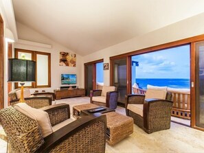 Villa – premium, 3 soverom, privat basseng, havutsikt | Oppholdsrom | Flatskjerm-TV