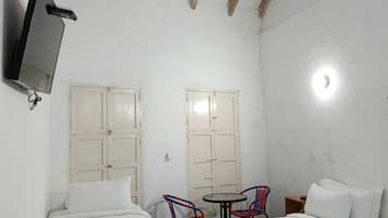 Triple Room | In-room safe, free WiFi, bed sheets