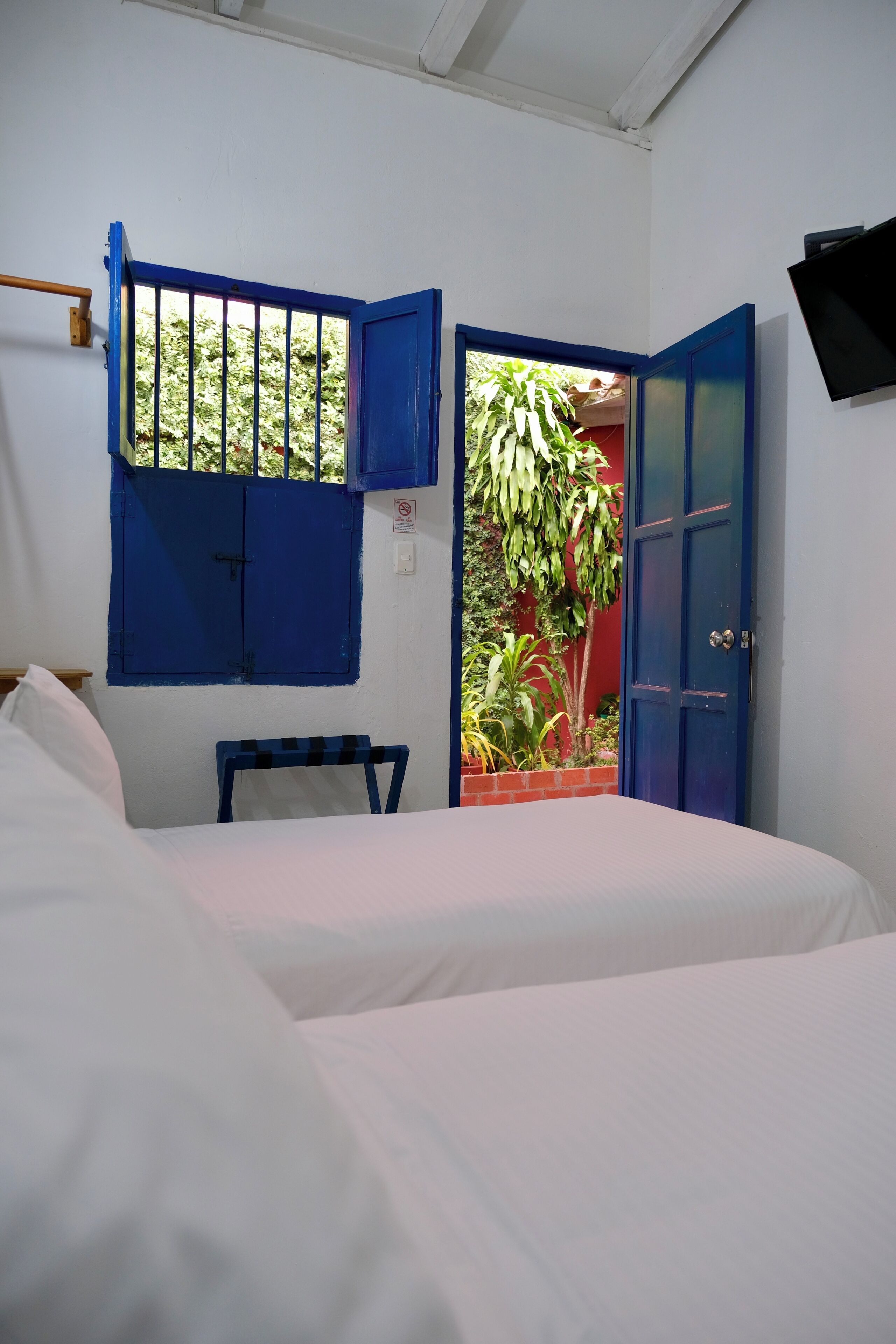 Habitación básica con 2 camas individuales | Caja fuerte, wifi gratis, ropa de cama