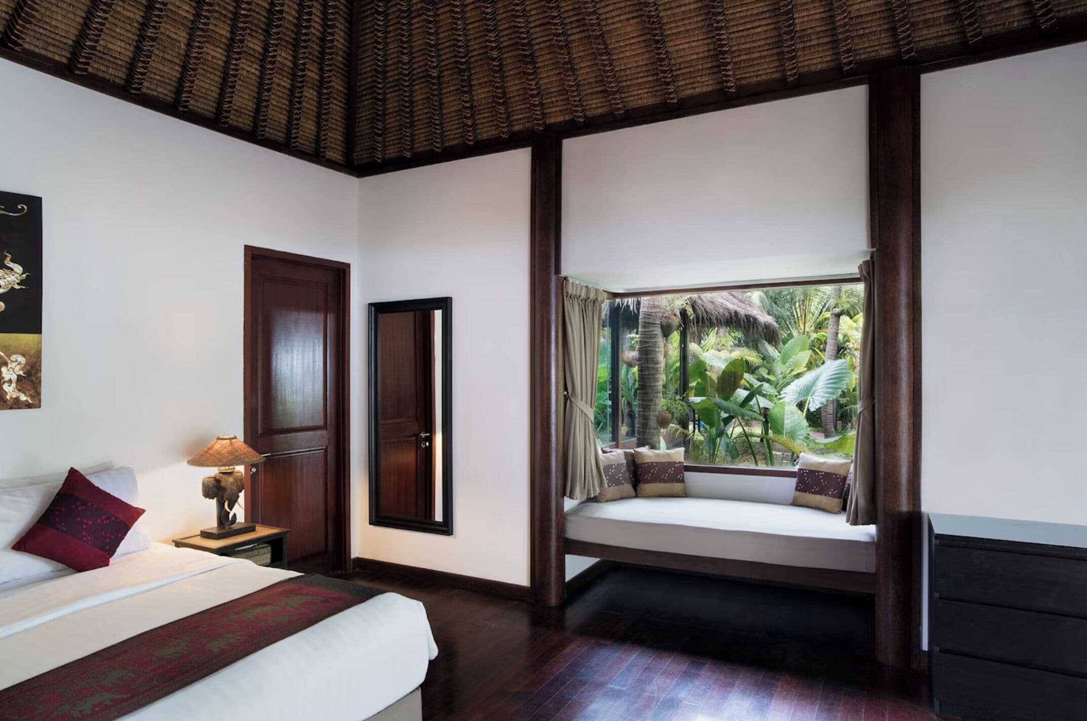 Balinese Luxury Beachfront Row 2 | In-room safe, blackout drapes, free cribs/infant beds, rollaway beds