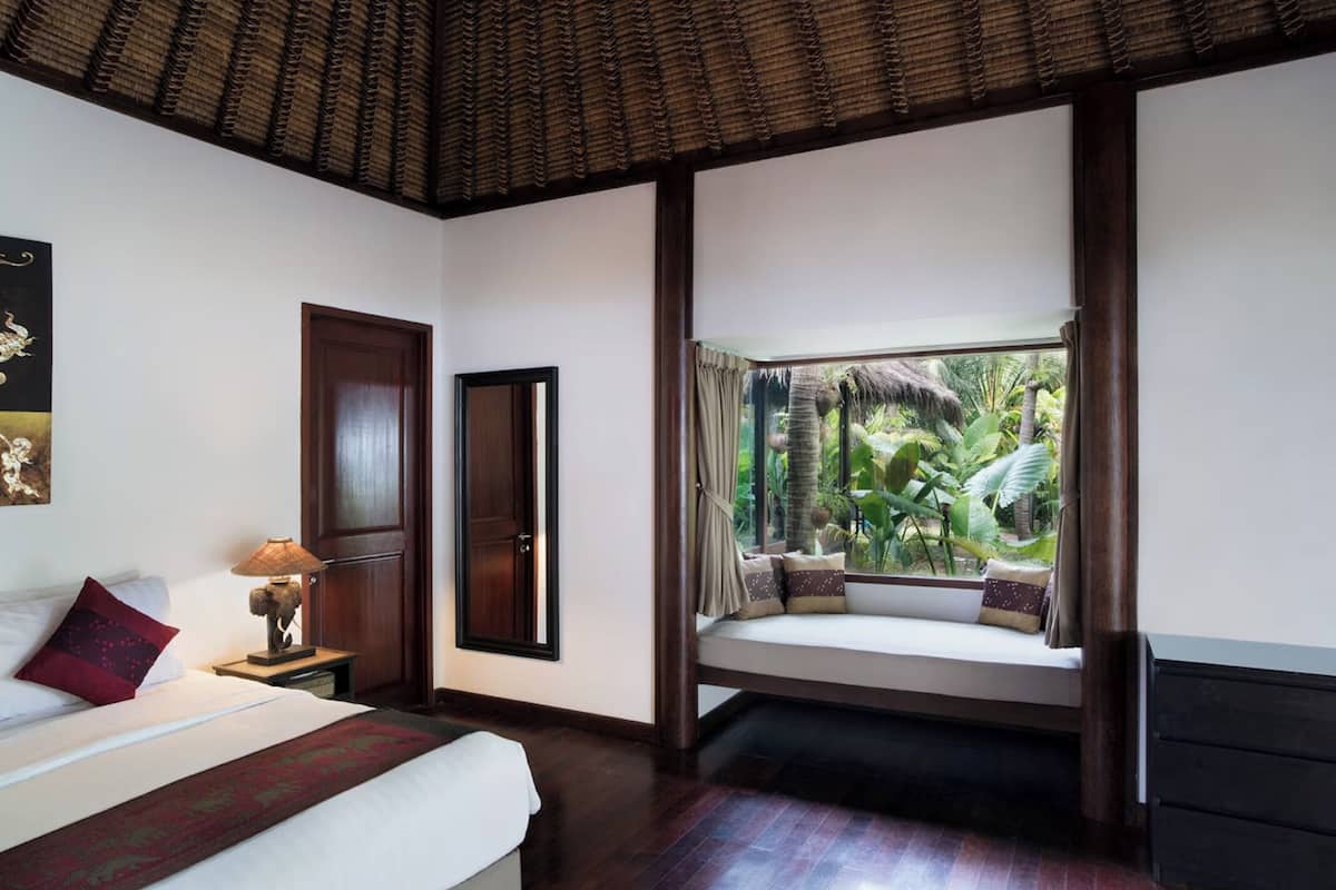 Balinese Luxury Beachfront Row 2 | In-room safe, blackout drapes, free cribs/infant beds, rollaway beds