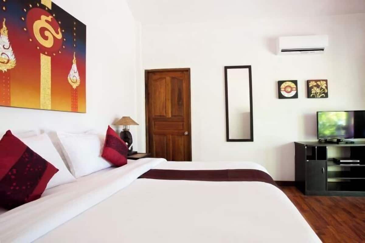 In-room safe, blackout curtains, free cots/infant beds, rollaway beds