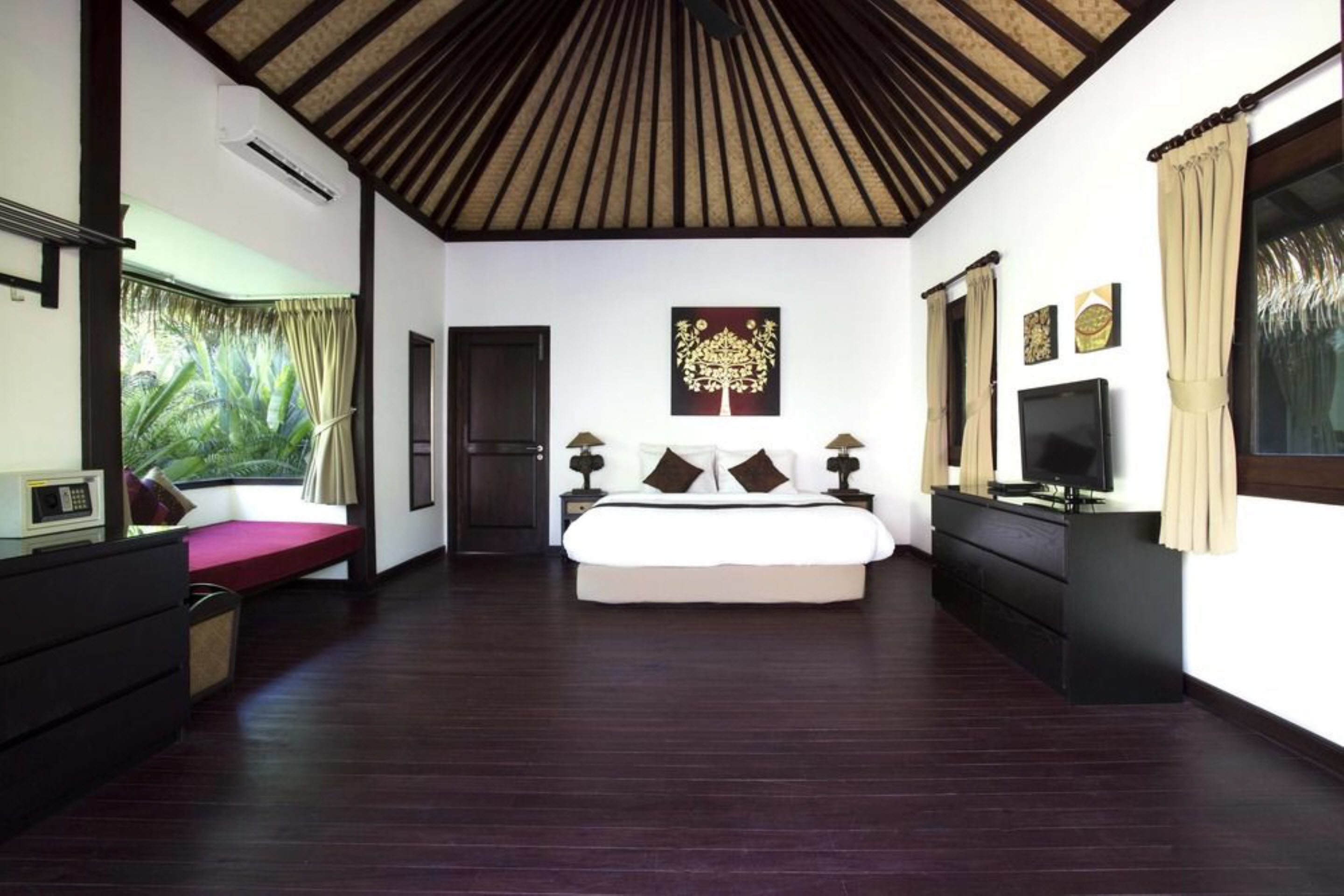 balinese tropical villas | in-room safe, blackout curtains, free cots/infant beds, rollaway beds