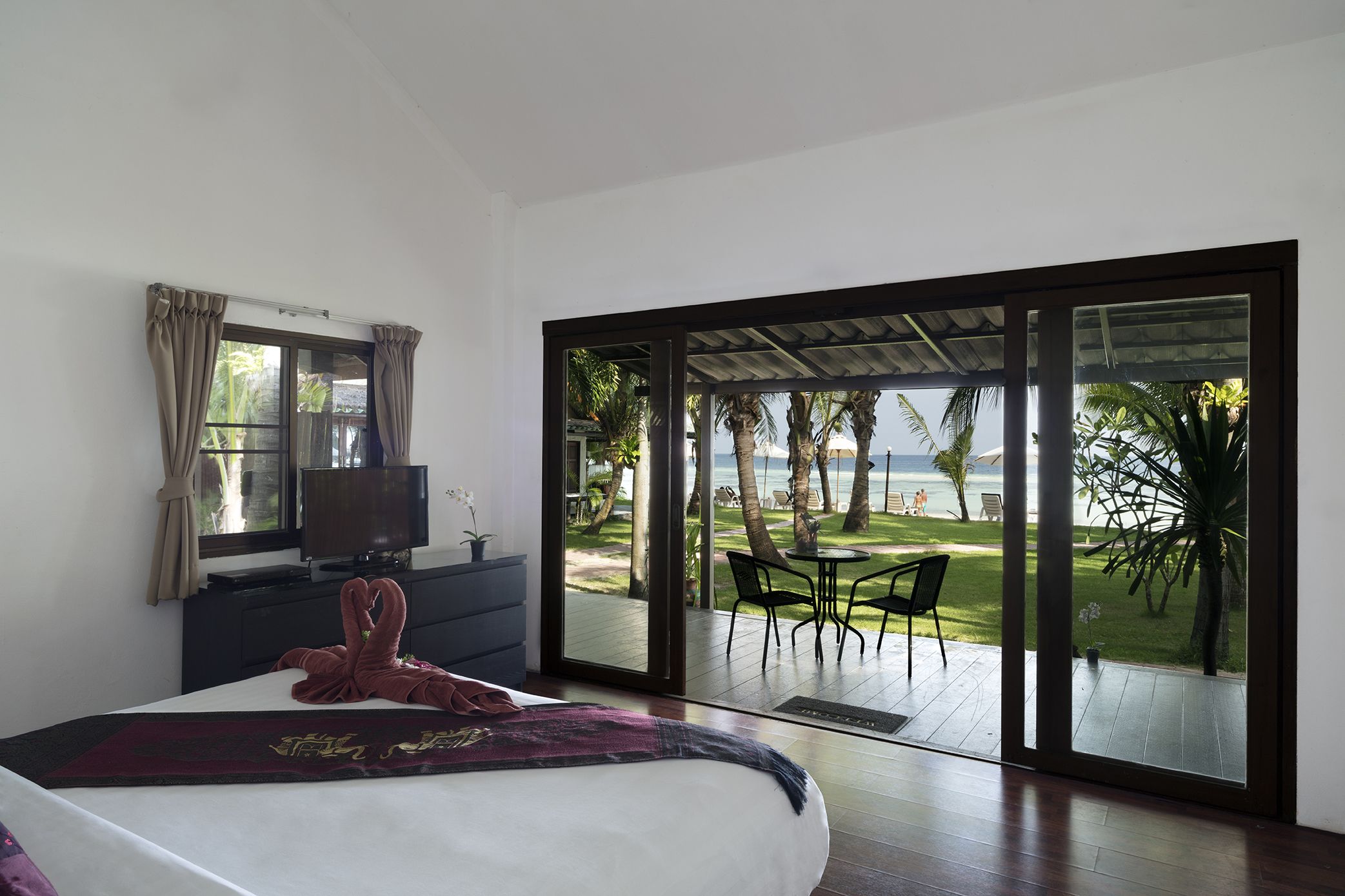 beachfront garden wing bungalow | in-room safe, blackout curtains, free cots/infant beds, rollaway beds