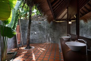 Shower, free toiletries, hair dryer, slippers - Mali Resort Pattaya Beach Koh lipe (Koh Lipe)