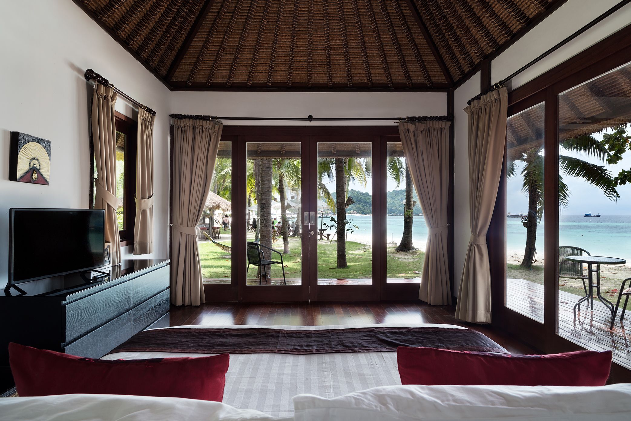 balinese luxury beachfront | in-room safe, blackout curtains, free cots/infant beds, rollaway beds