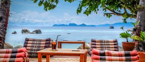 Breakfast, lunch and dinner served