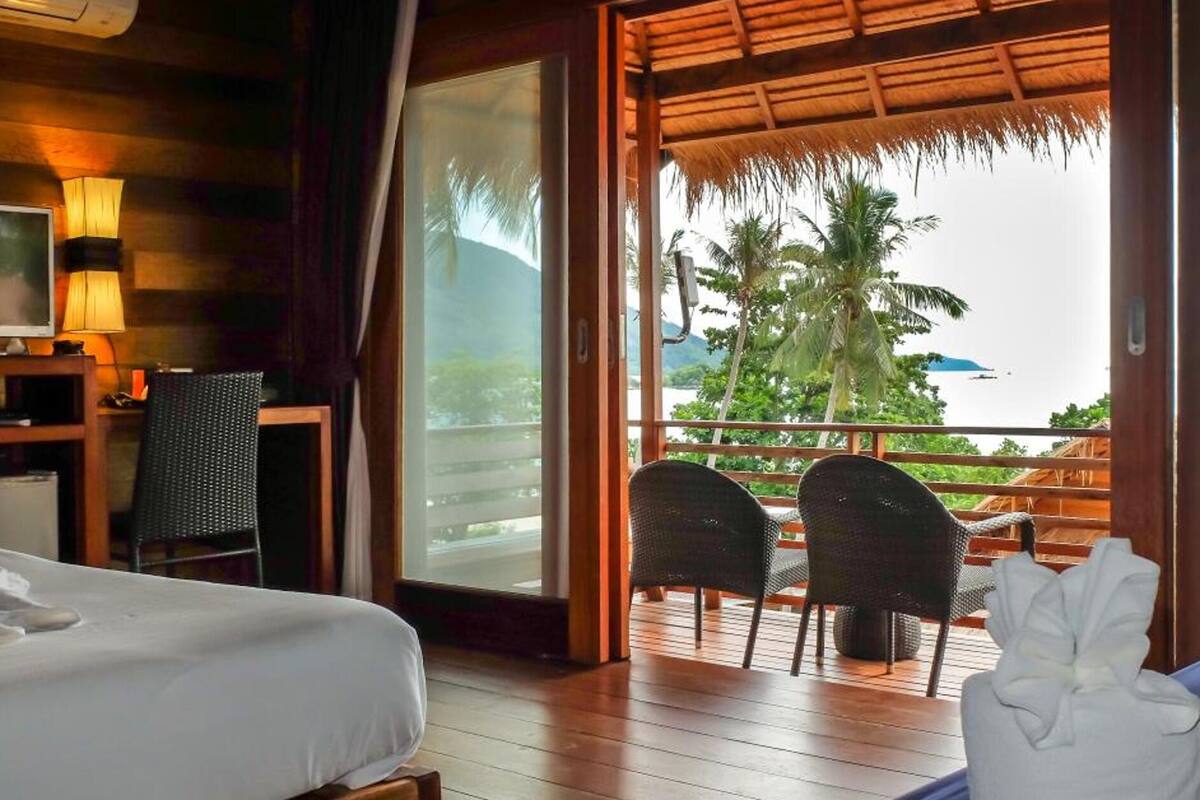 in-room safe, desk, laptop workspace, rollaway beds