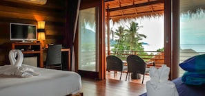 In-room safe, desk, laptop workspace, rollaway beds - Ten Moons Lipe Resort (Koh Lipe)