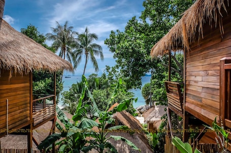 Grandview | In-room safe, desk, laptop workspace, rollaway beds. Ten Moons Lipe Resort