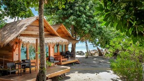Beachfront | In-room safe, desk, laptop workspace, rollaway beds - Ten Moons Lipe Resort (Koh Lipe)