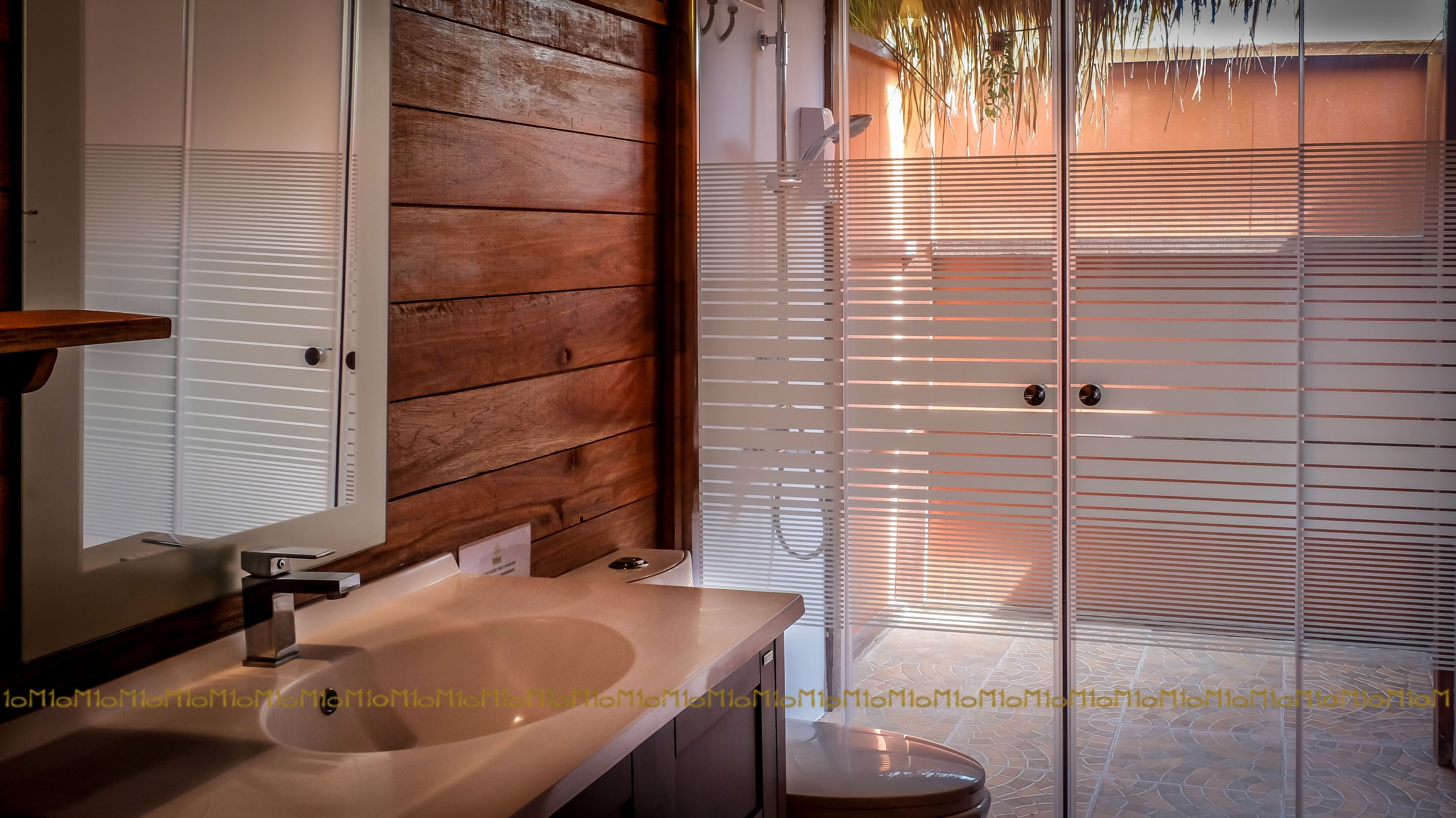 grandview | bathroom | shower, hair dryer, towels