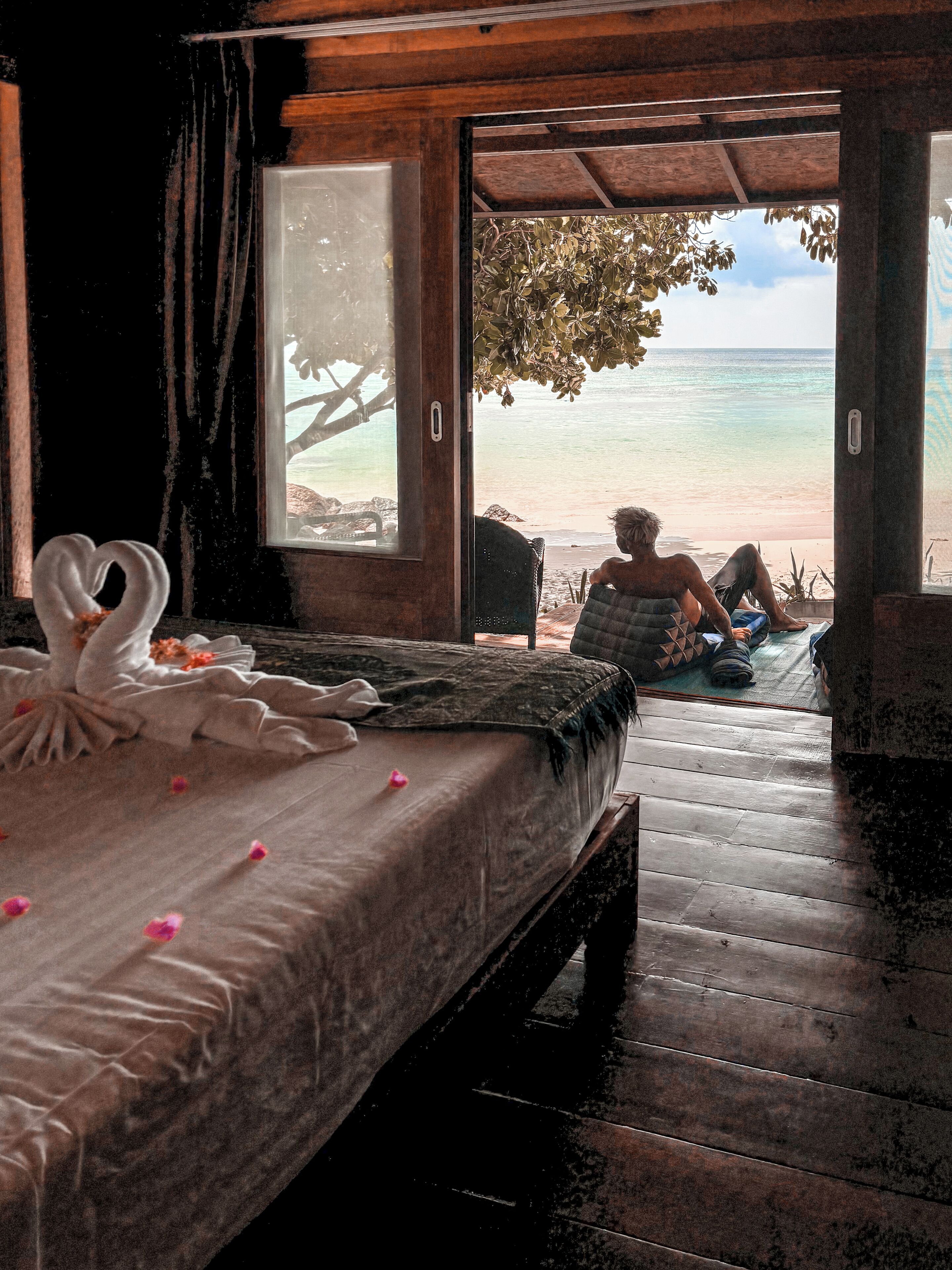 Bungalow, Strandnähe (Beachfront ) | Zimmersafe, Schreibtisch, laptopgeeigneter Arbeitsplatz, Zustellbetten