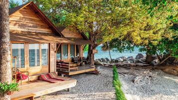 Beachfront  | In-room safe, desk, laptop workspace, rollaway beds