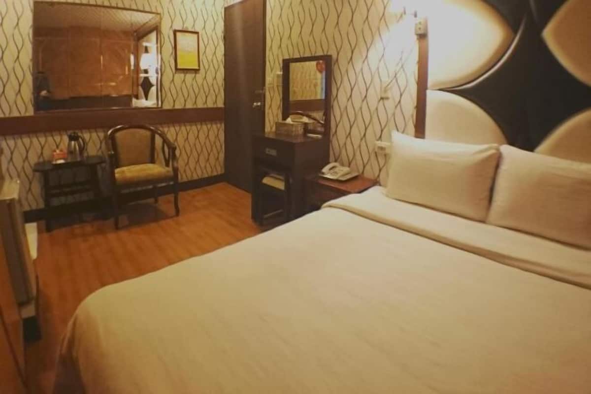 Desk, rollaway beds, free WiFi, bed sheets