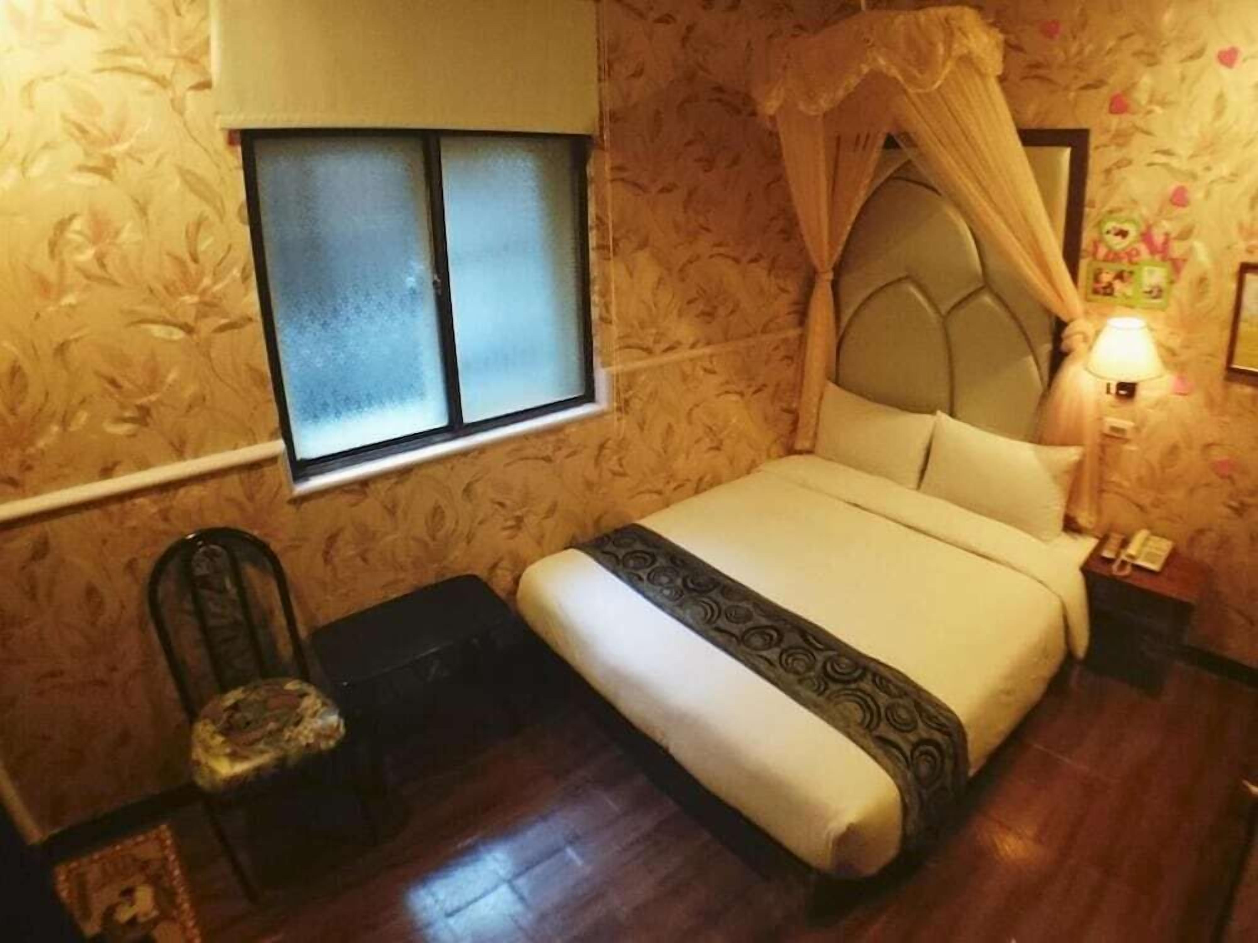 Escrivaninha, camas extras/dobráveis (sobretaxa), Wi-Fi de cortesia