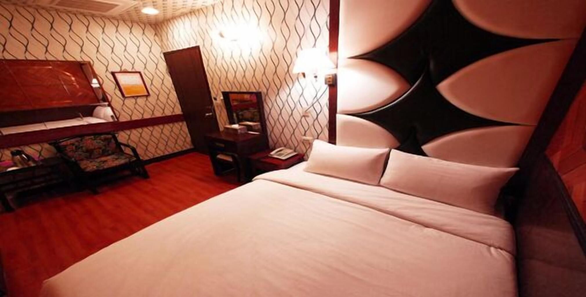 Desk, rollaway beds, free WiFi, bed sheets