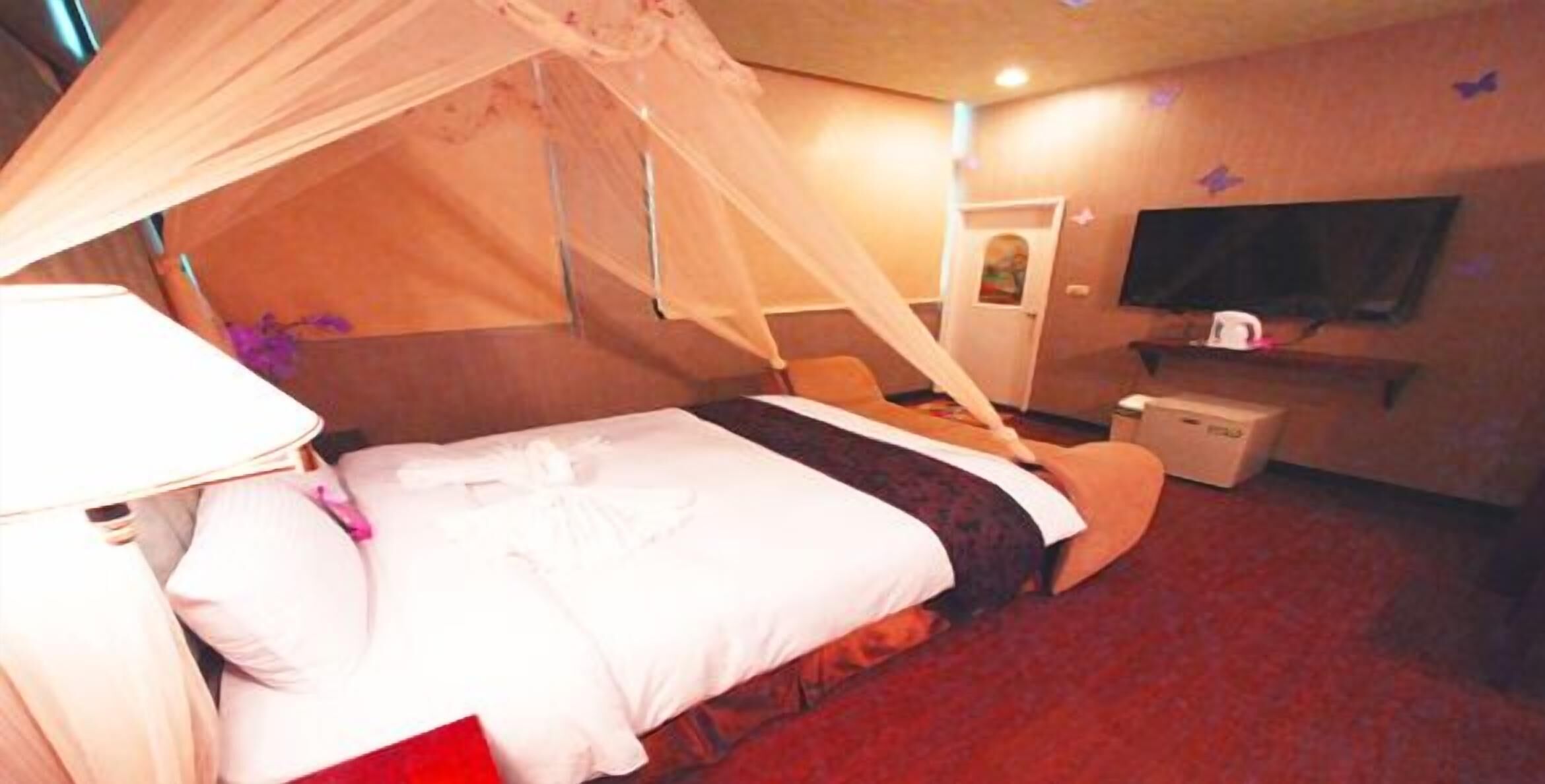 Desk, rollaway beds, free WiFi, bed sheets