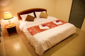 Desk, free WiFi - Baan Kasirin Resort 2 Koh Lipe (Koh Lipe)