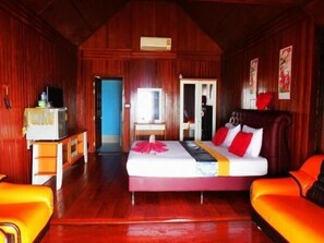 Escritorio y camas plegables/adicionales 