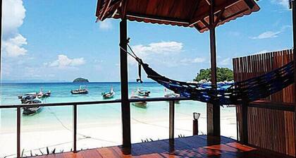 Zanom Sunrise Beach Resort