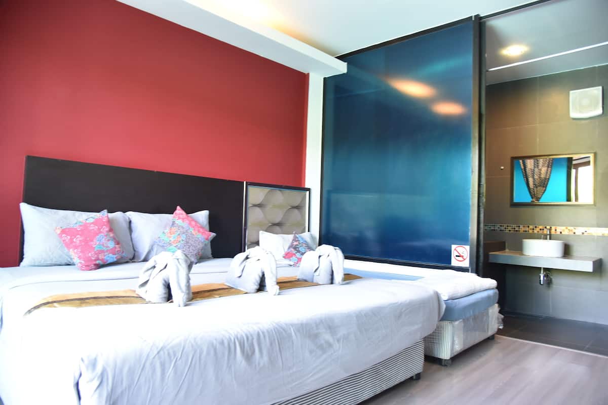 Family Room | Peti besi dalam bilik, meja, katil lipat simpan/tambahan, Wi-fi percuma 