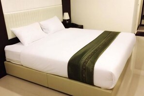 Desk, rollaway beds, free WiFi