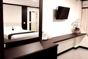 Escrivaninha, camas extras/dobráveis (sobretaxa), Wi-Fi de cortesia