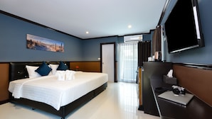 A modern hotel room with a large bed, a desk with a laptop, a flat-screen TV, and a painting on the wall. - Media Hotel & Residence (Bangkok)