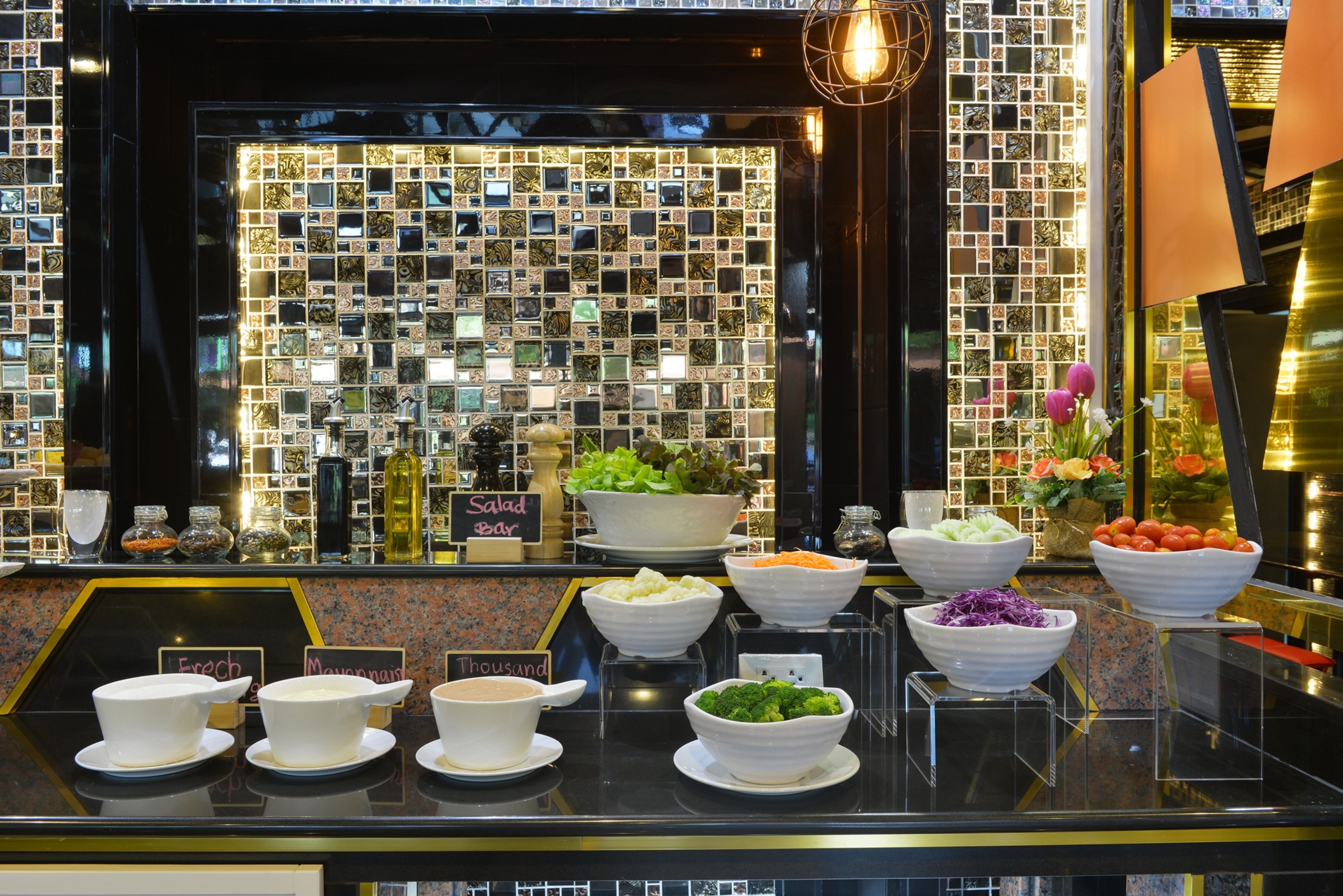 매일 풀 브렉퍼스트 아침 식사(1인당 THB 250)