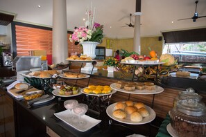 Free daily continental breakfast - Sita Beach Resort Koh Lipe (Koh Lipe)