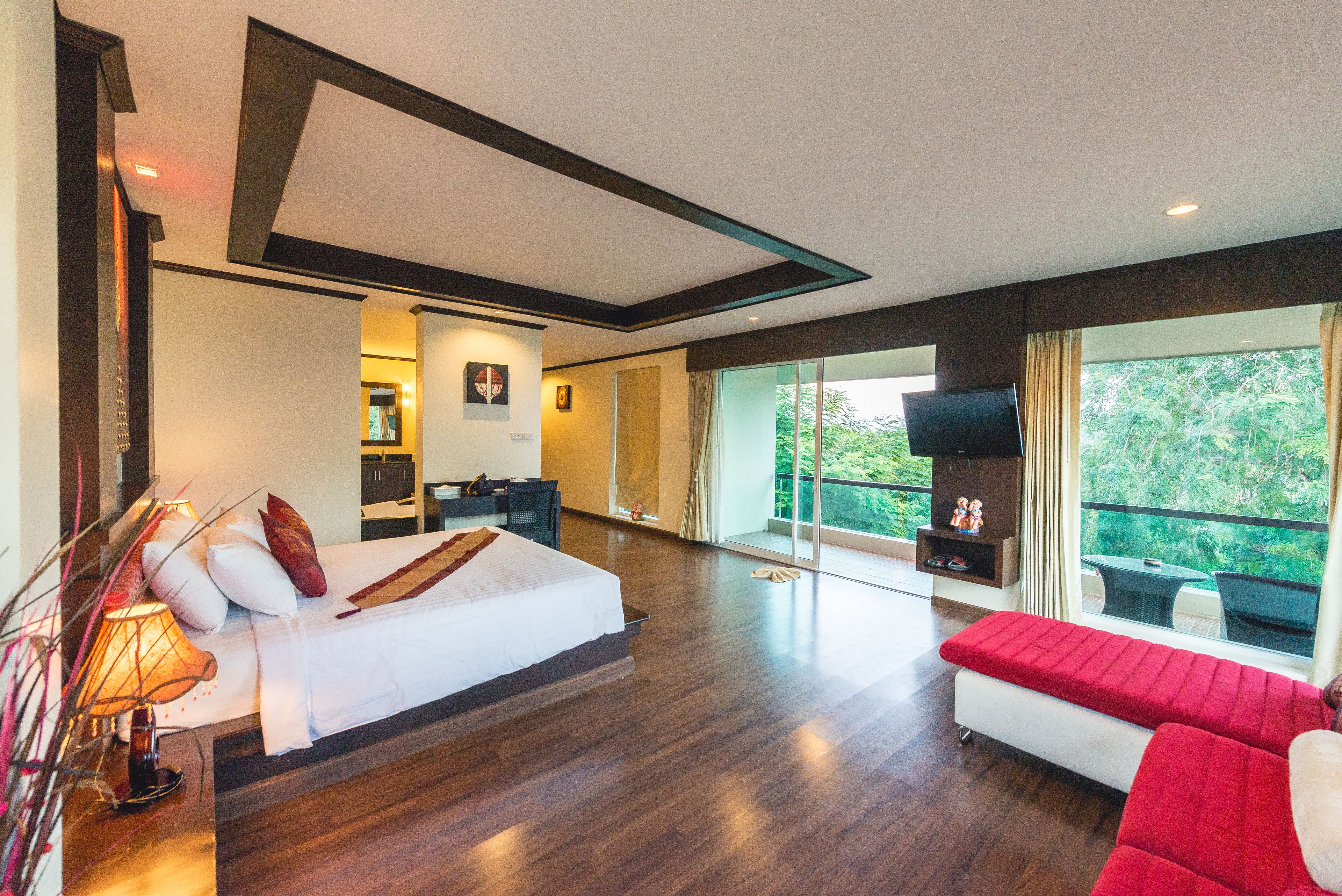 honeymoon suite, 1 king bed, partial sea view | premium bedding, minibar, in-room safe, desk