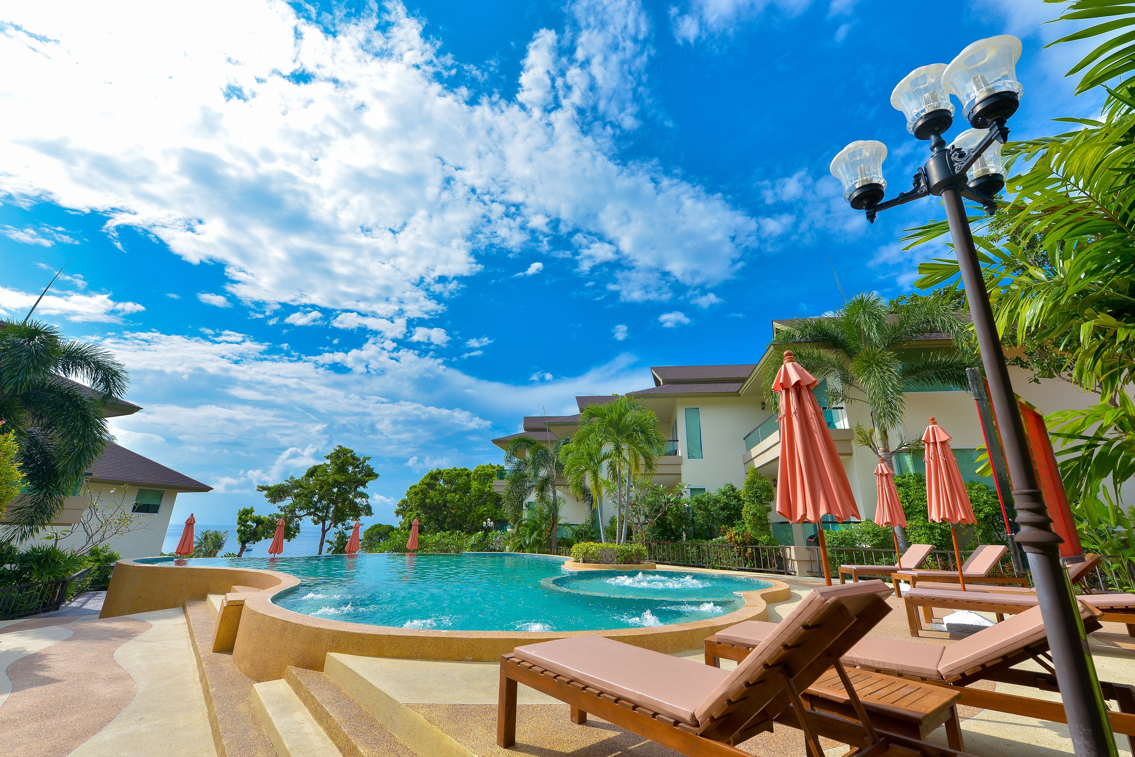 2 outdoor pools, sun loungers