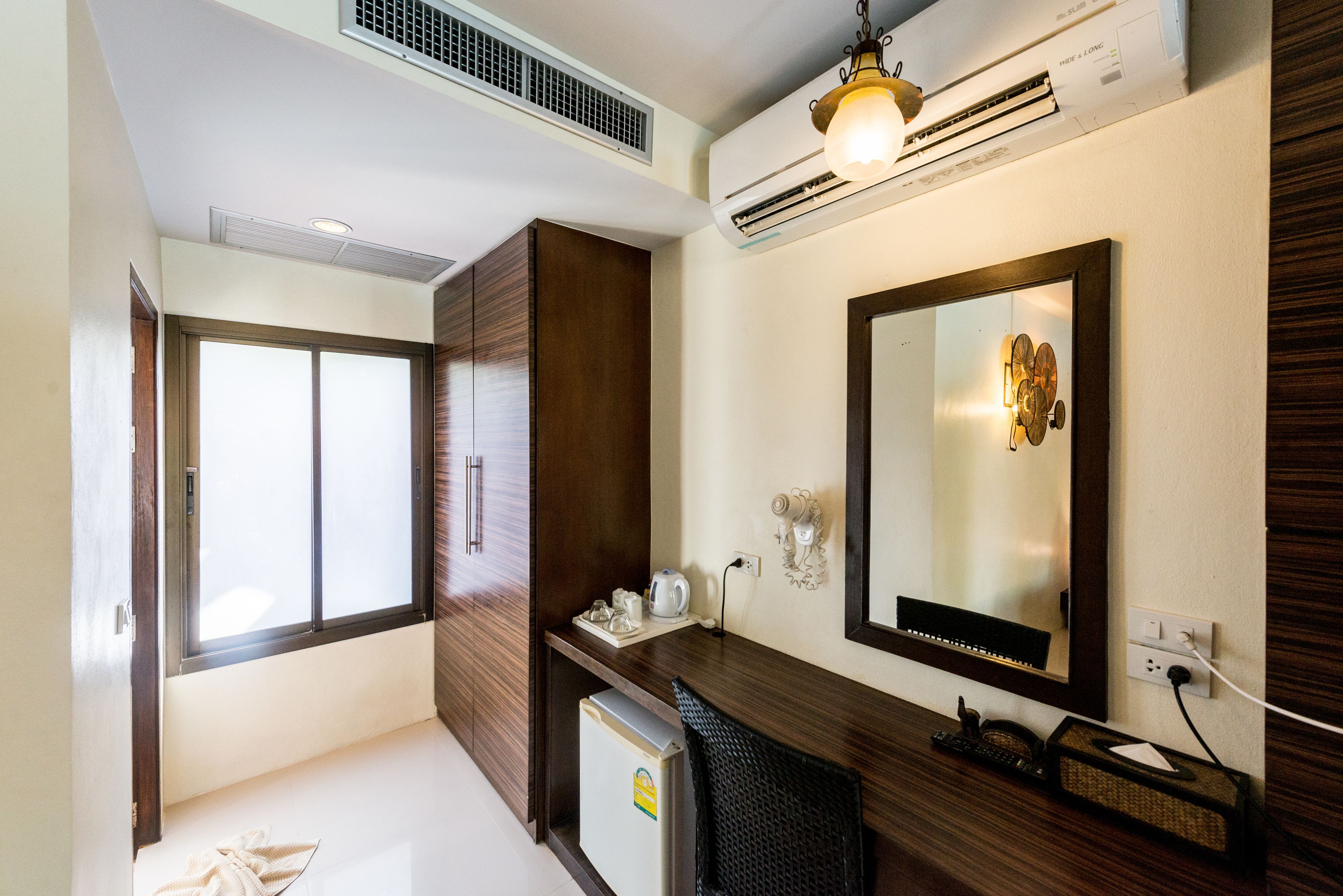 deluxe room, 2 single beds, pool view | premium bedding, minibar, in-room safe, desk