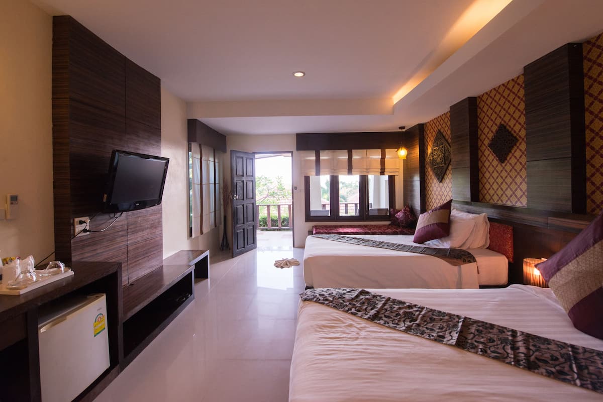 deluxe room, 2 single beds, partial sea view | premium bedding, minibar, in-room safe, desk