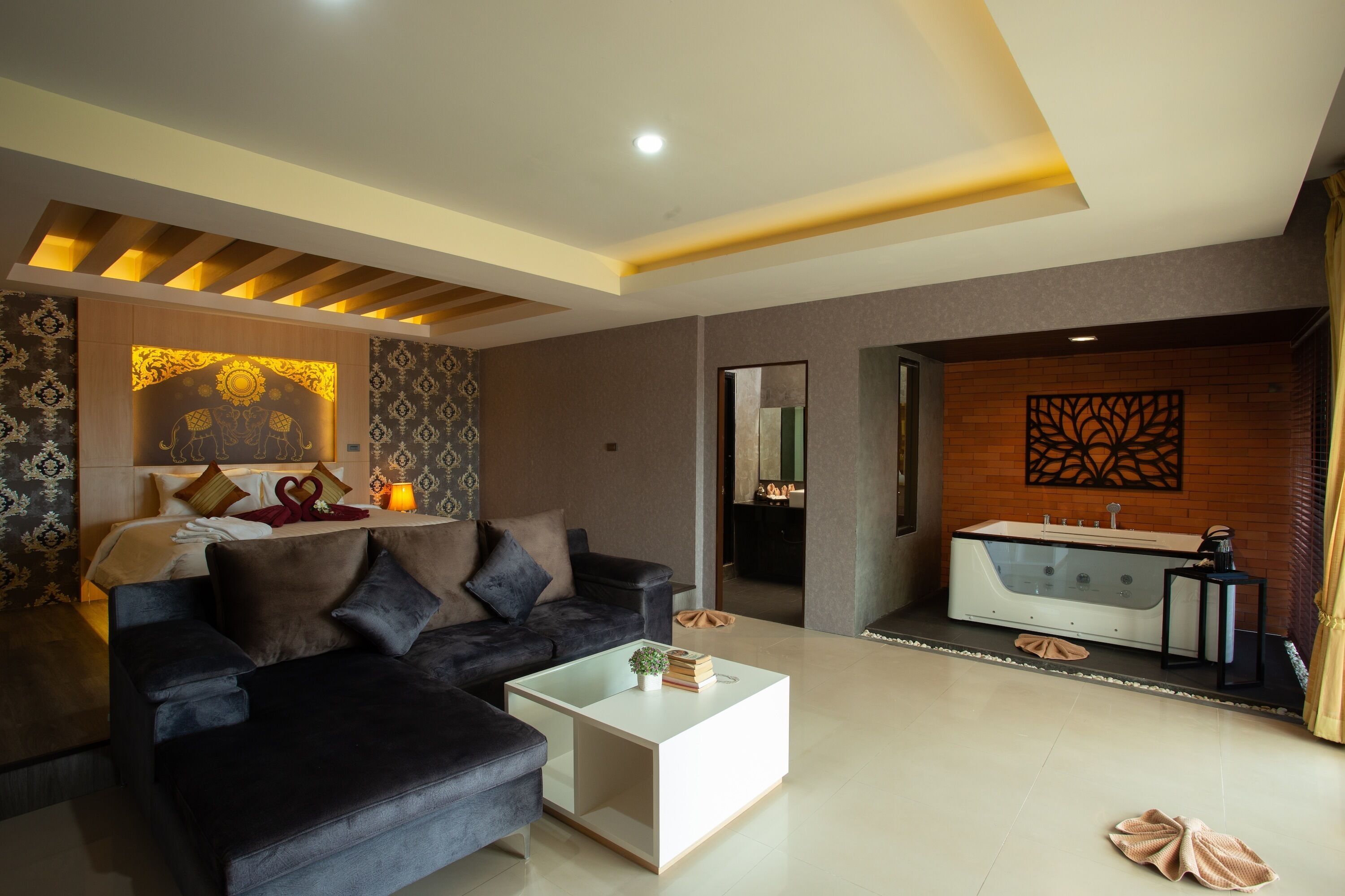 honeymoon room, 1 king bed, partial sea view | premium bedding, minibar, in-room safe, desk