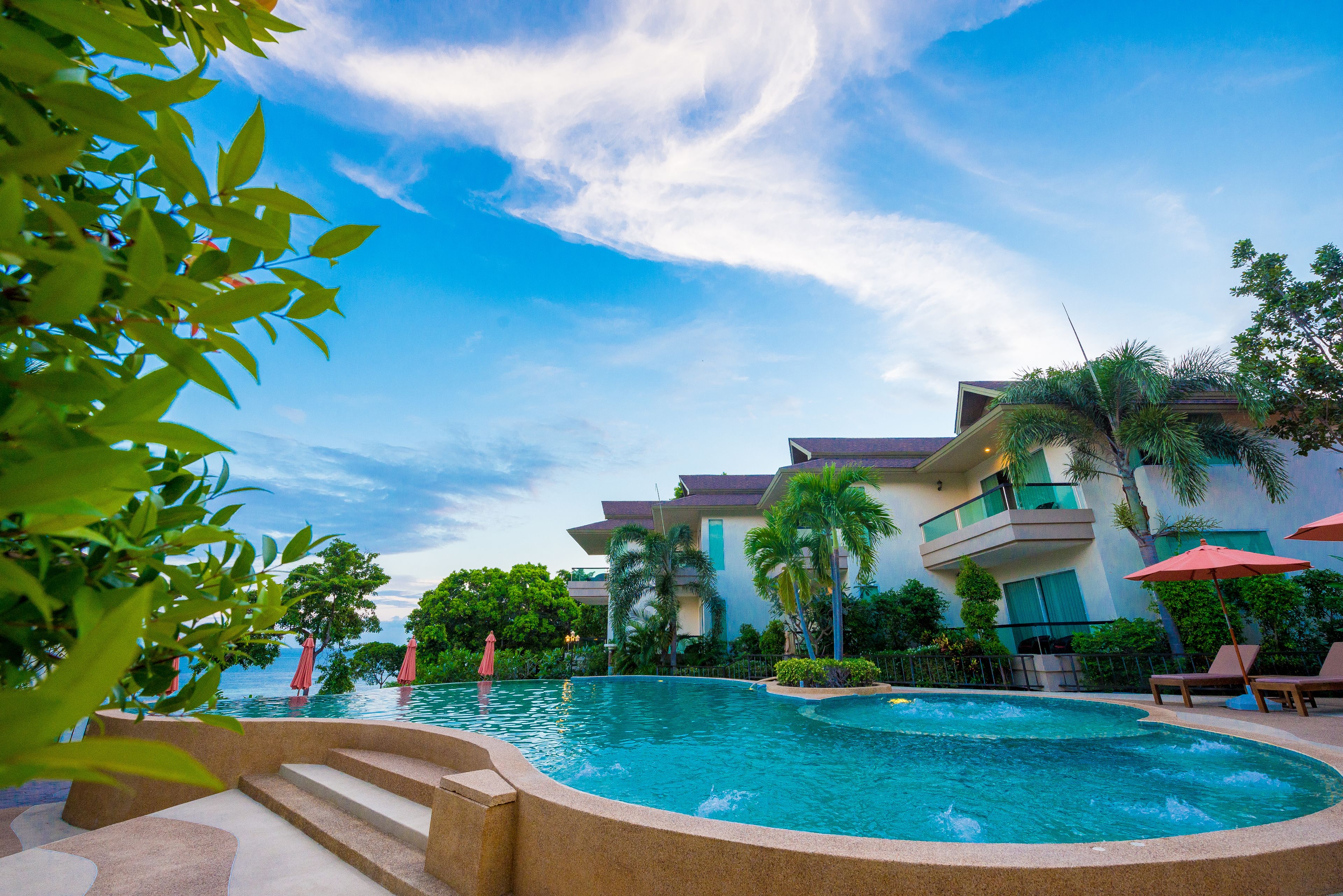 2 outdoor pools, sun loungers