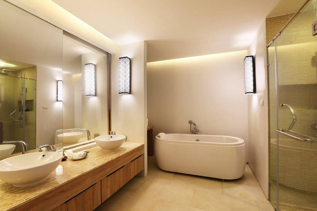 deluxe pool access double room | bathroom | free toiletries, hair dryer, bathrobes, slippers