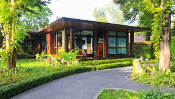 Villa Suite Double Room | 1 bedroom, minibar, in-room safe, desk