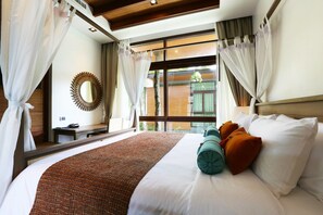 Villa Suite Double Room | Minibar, caja de seguridad en la habitación y escritorio 