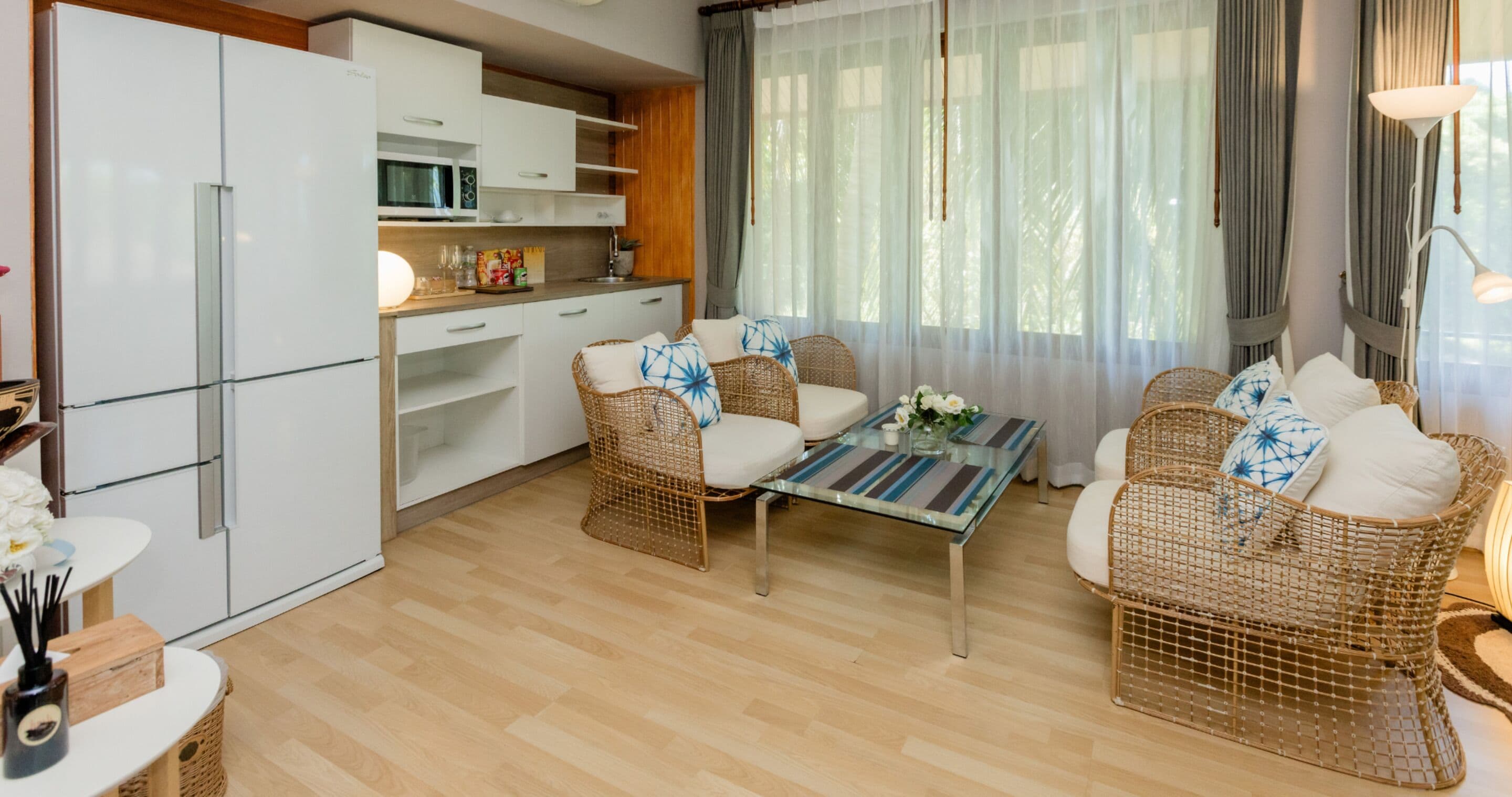 jacuzzi exclusive family 1 bedroom | living area