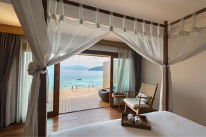 Jacuzzi Suite Ocean View | Free minibar items, in-room safe, individually decorated - The Cliff Lipe (Koh Lipe)