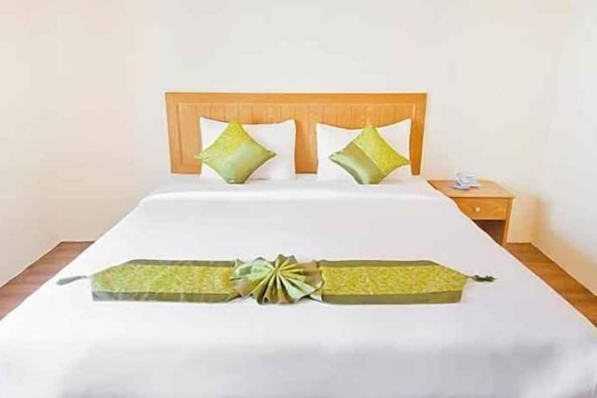 Peti besi dalam bilik, meja, langsir/tirai gelap terus, Wi-fi percuma