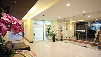 Quầy tiếp tân